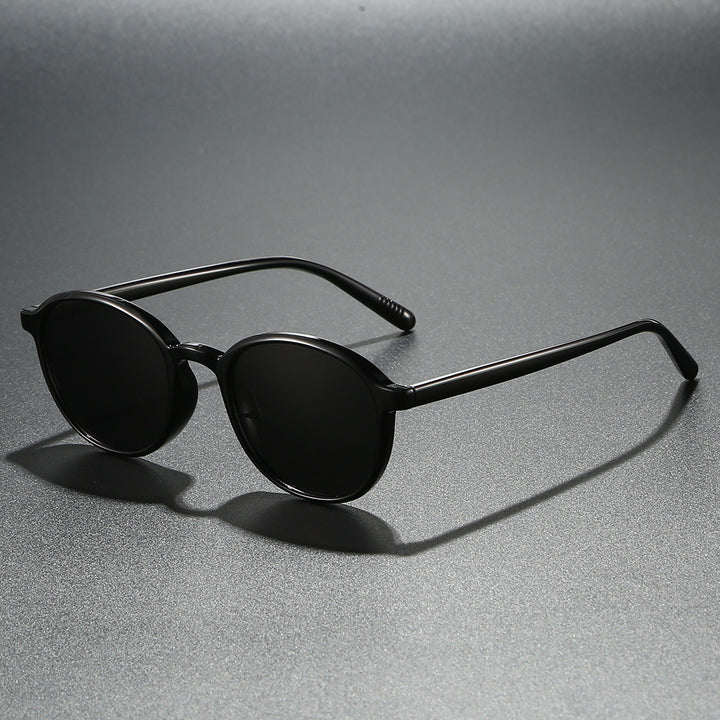 Ladies fashionable sunglasses in classic oval design Bowlift