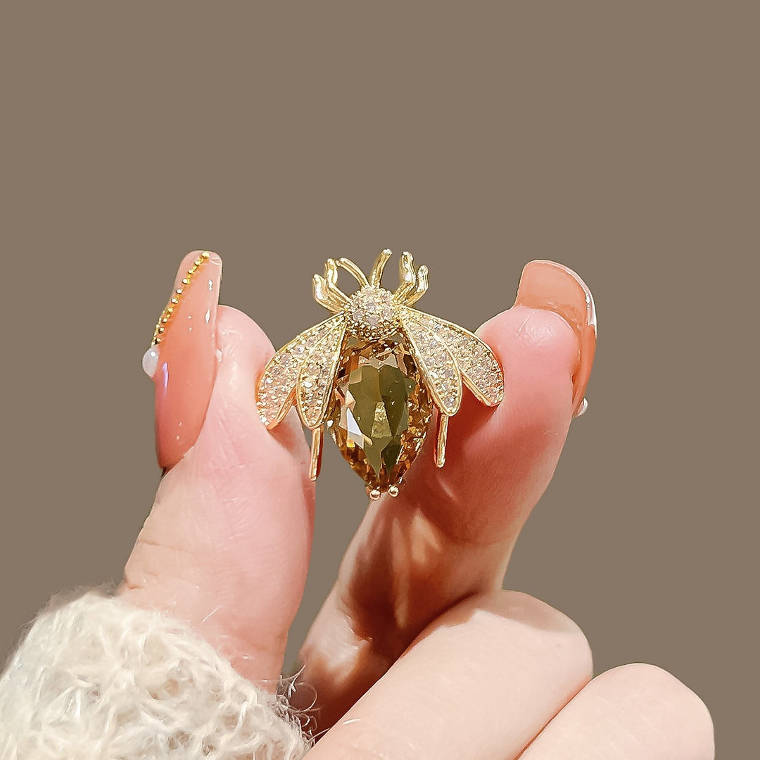 Exclusive bee brooch with crystals Bowlift