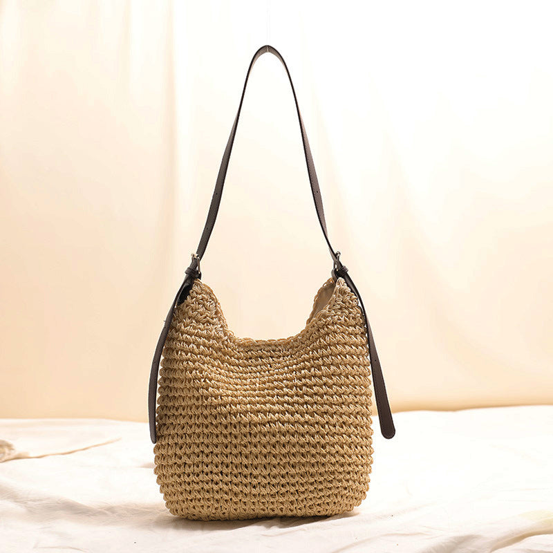 Casual handbag with wide shoulder strap Bowlift