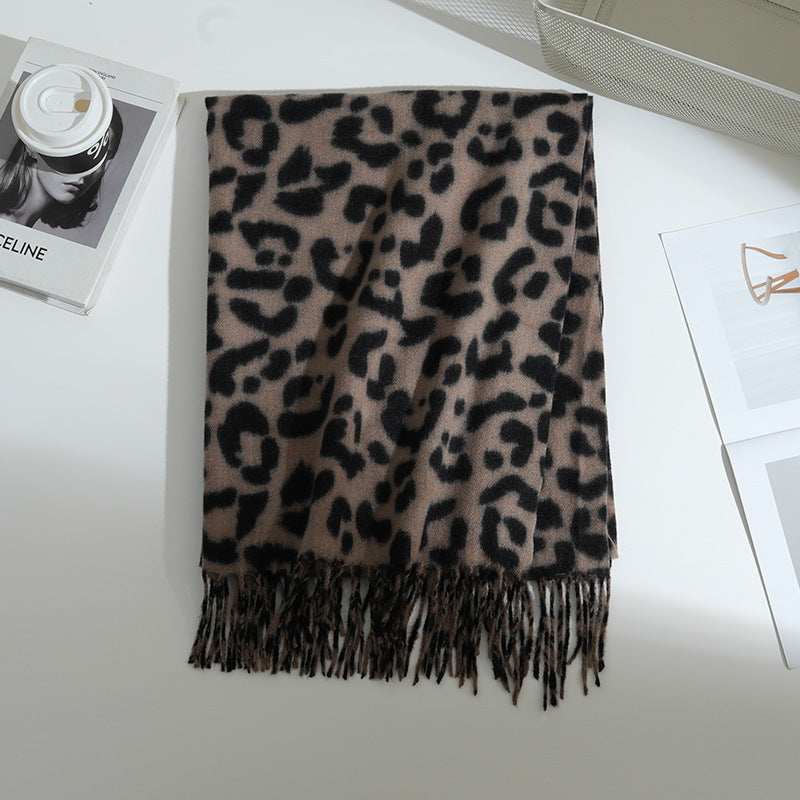 Ladies Elegant and patterned animal scarf with fringes Bowlift