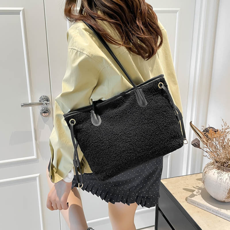 Oversized Faux Fur Tote Bag Bowlift