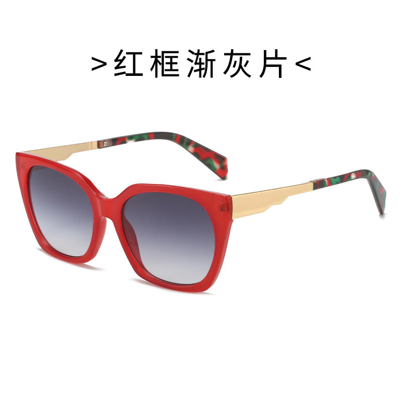 Women's oversized sunglasses with elegant transparent frame and golden accents Bowlift