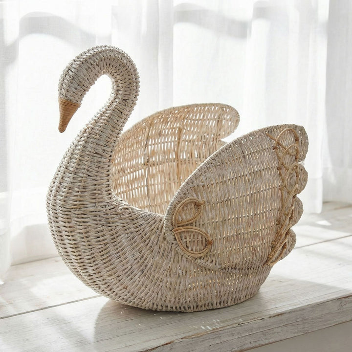 Playful laundry basket in the shape of a swan Bowlift