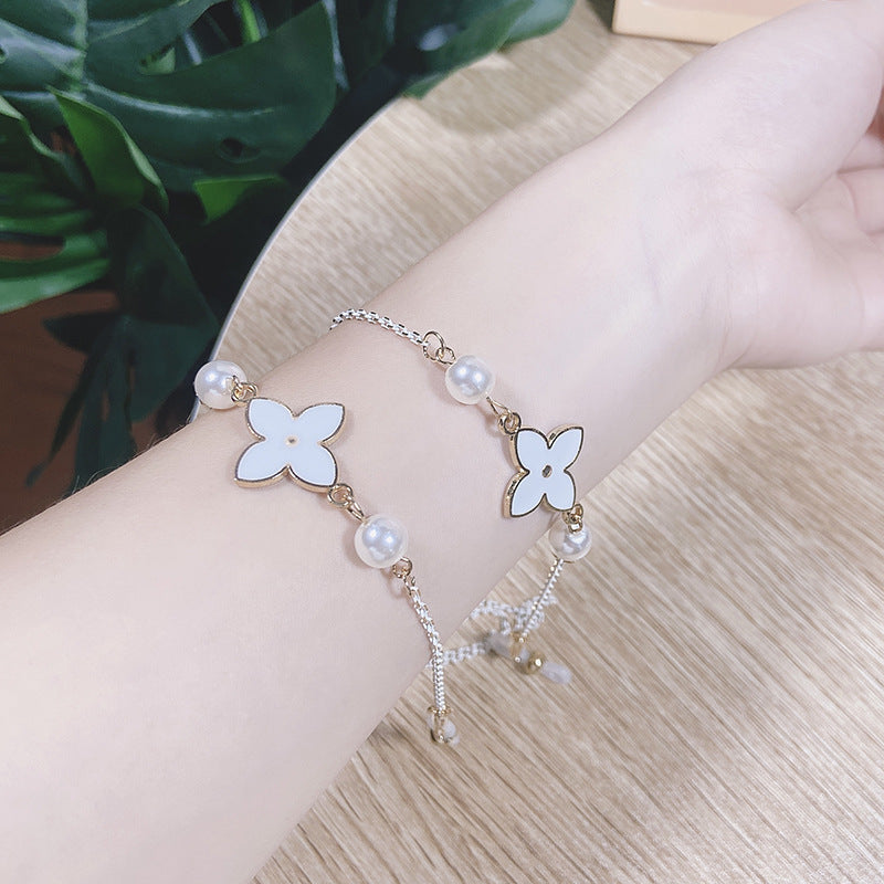 Elegant and Filigree Jewelry Band Bowlift