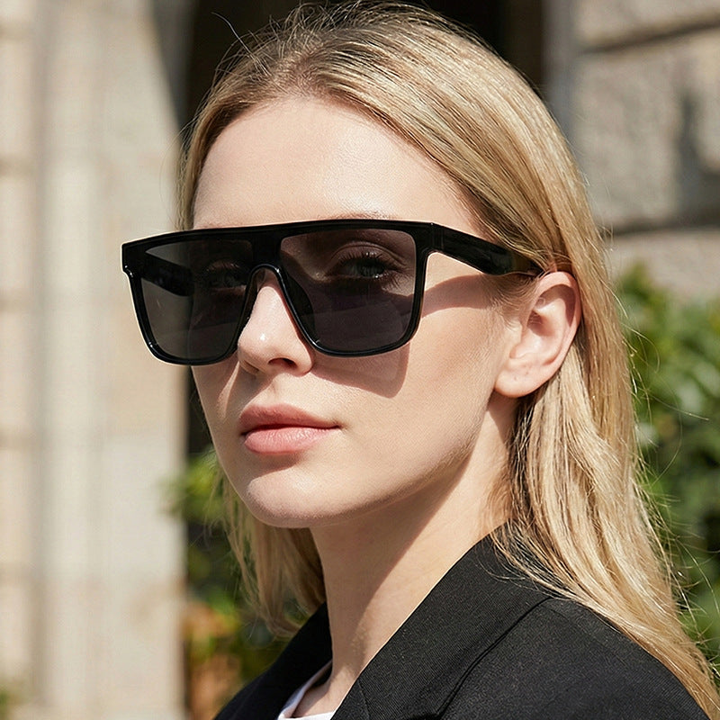 Women's sporty sunglasses with wide frame and polarized lenses Bowlift