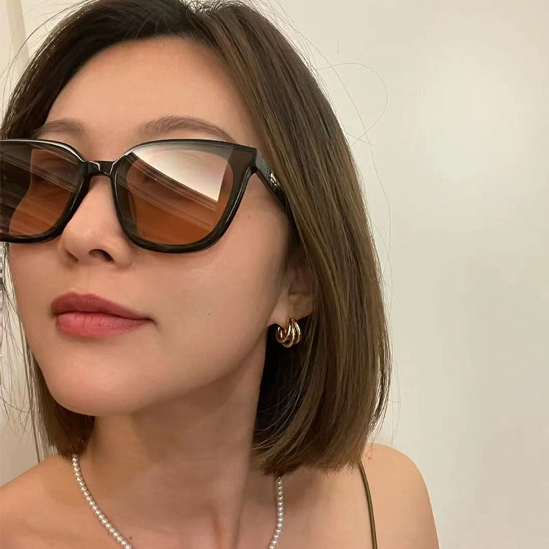 Ladies Cat-Eye Design Sunglasses with protective UV filter Bowlift