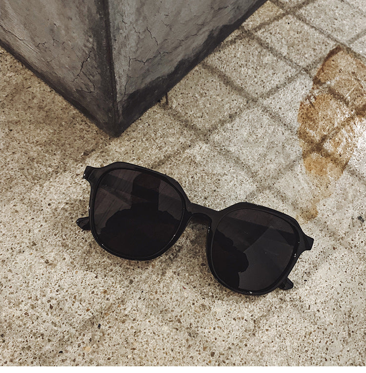 Fashionable sunglasses with square frame Bowlift