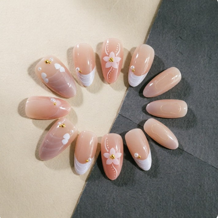 Artificial nails with floral details Bowlift