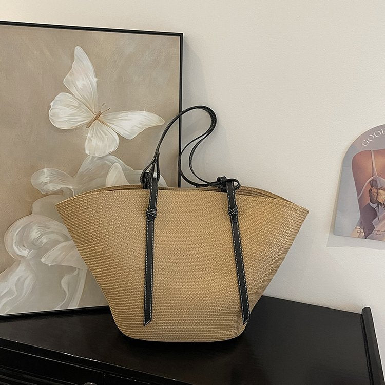 Stylish tote bag with modern design Bowlift