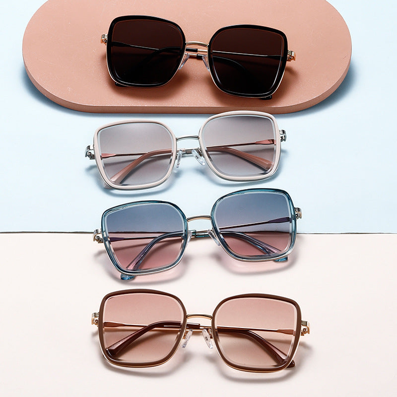 Women's Premium Sunglasses with Square Frame and Mirrored Lenses Bowlift
