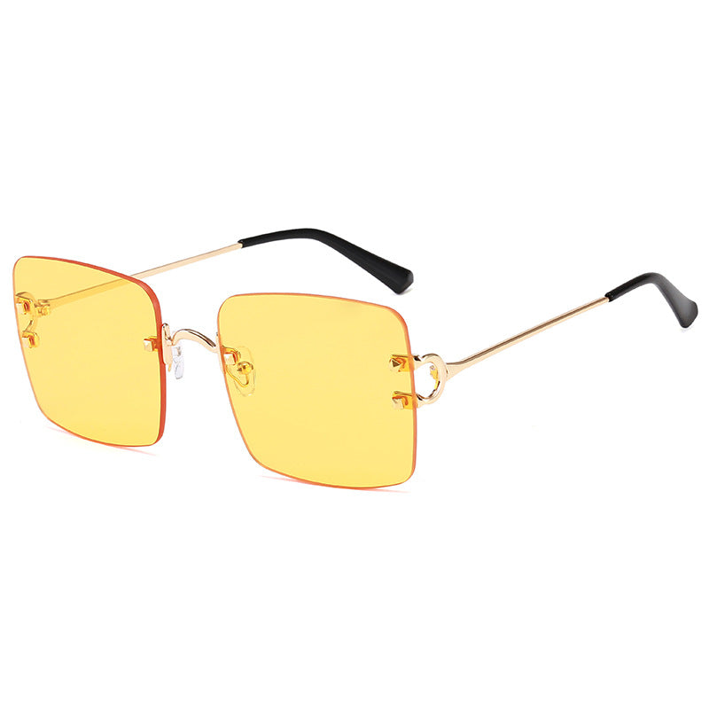 Women square sunglasses with an elegant metal frame and sturdy lenses Bowlift