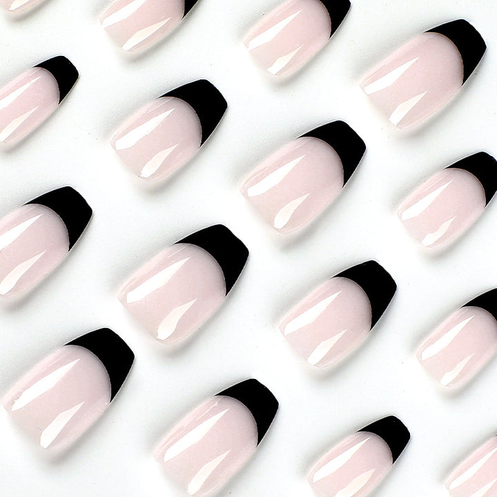 Artificial nail tips with high gloss black Bowlift
