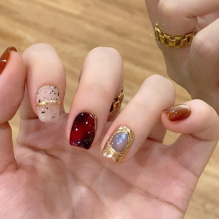 Glamorous artificial nails with elegant designs Bowlift