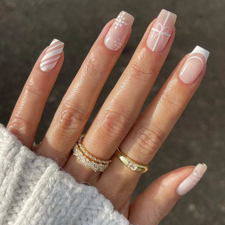 Nail set with elegant floral and striped designs Bowlift