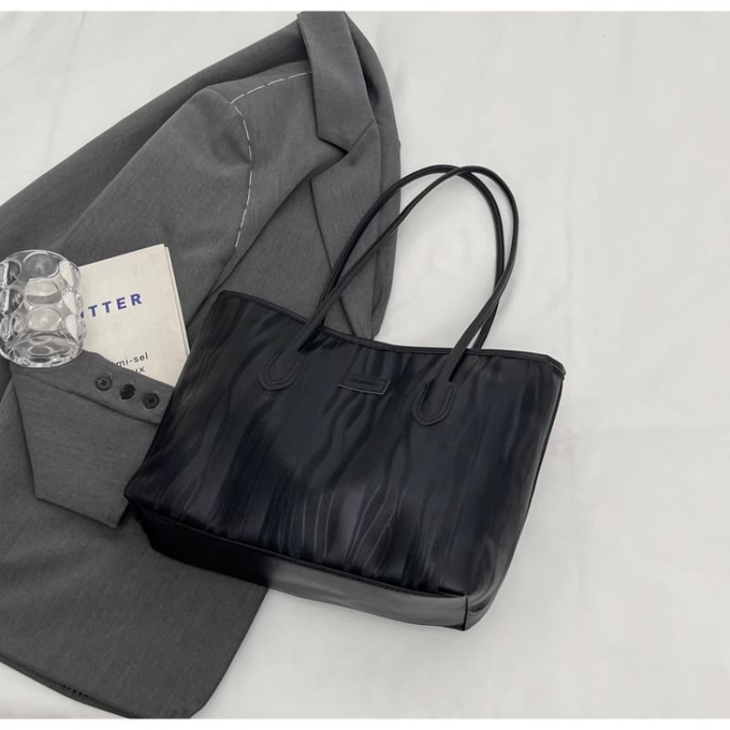 Sleek Modern Tote Bag Bowlift