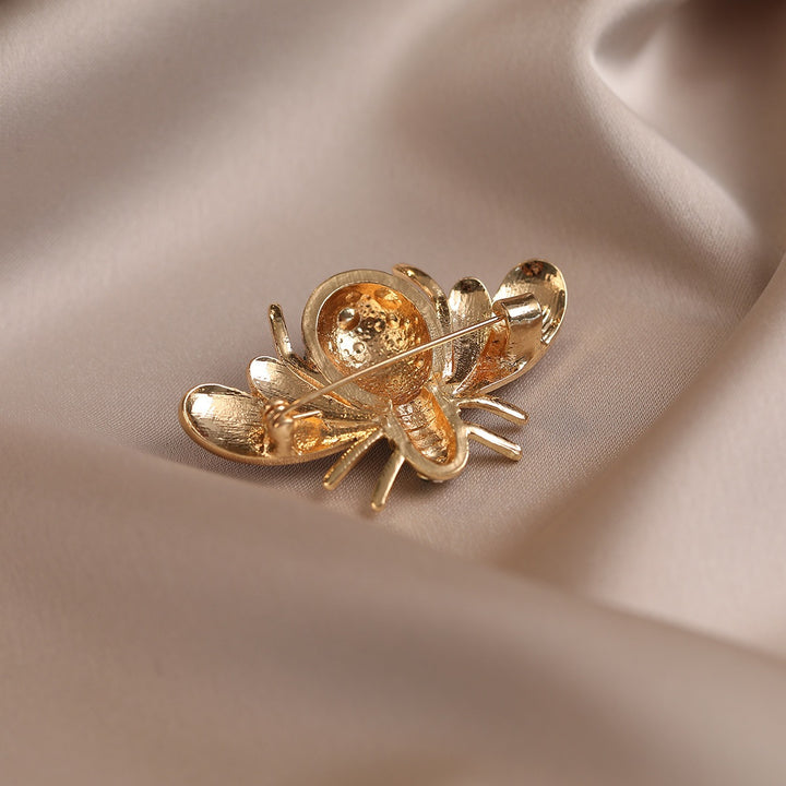 Exquisite Brooch in Bee Design Bowlift