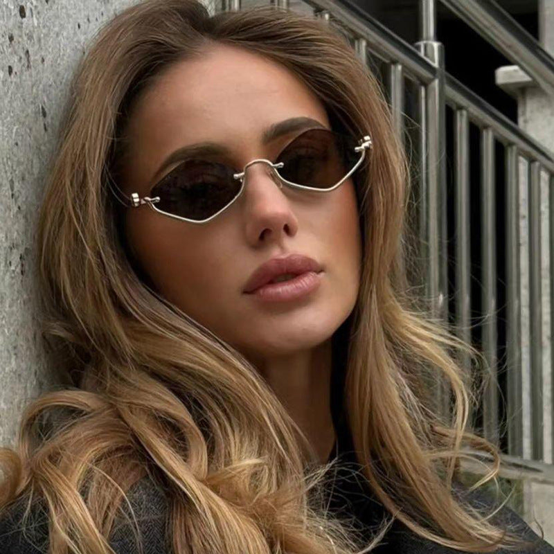 Women's trendy square sunglasses with delicate metal frame Bowlift