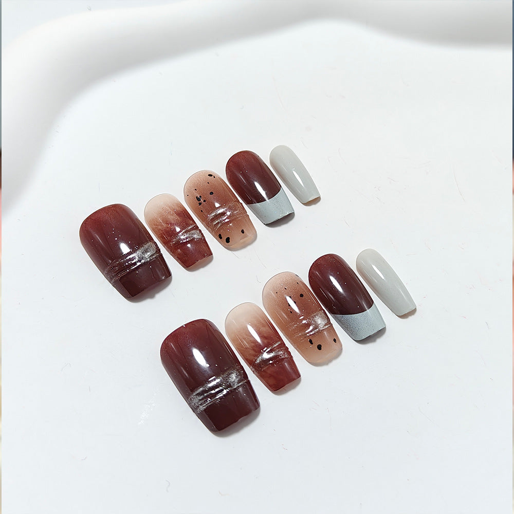 Trendy artificial nails with elegant metallic and gradient effects Bowlift