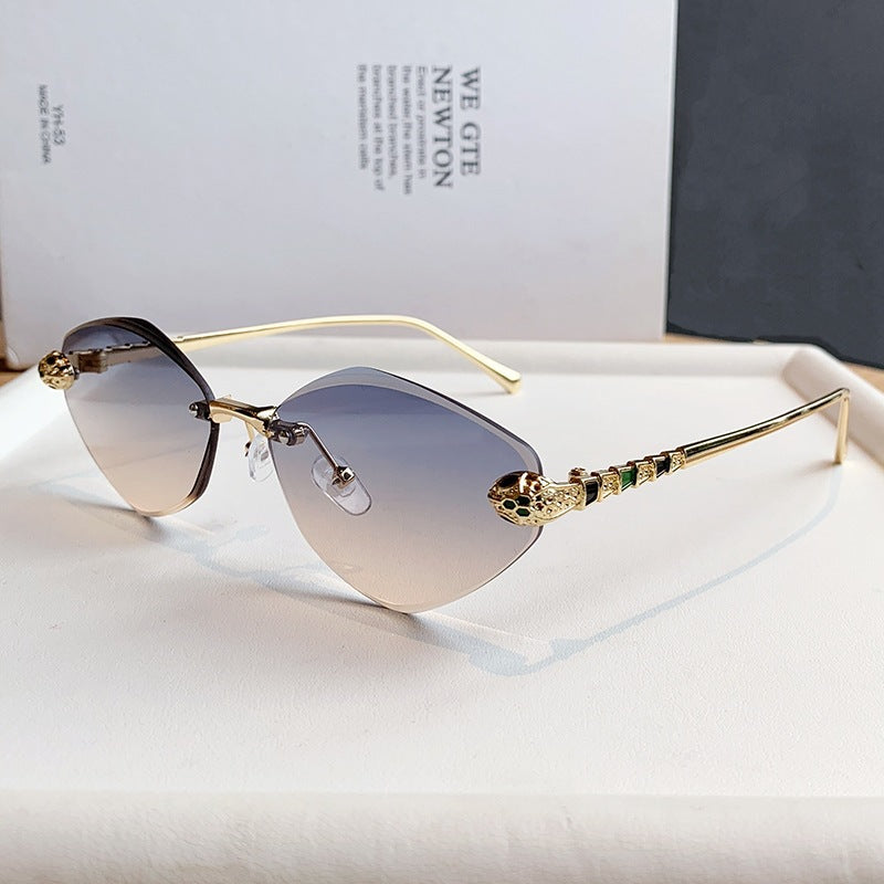 Women's Cat-Eye Sunglasses with Luxurious Jewelry Frame Bowlift