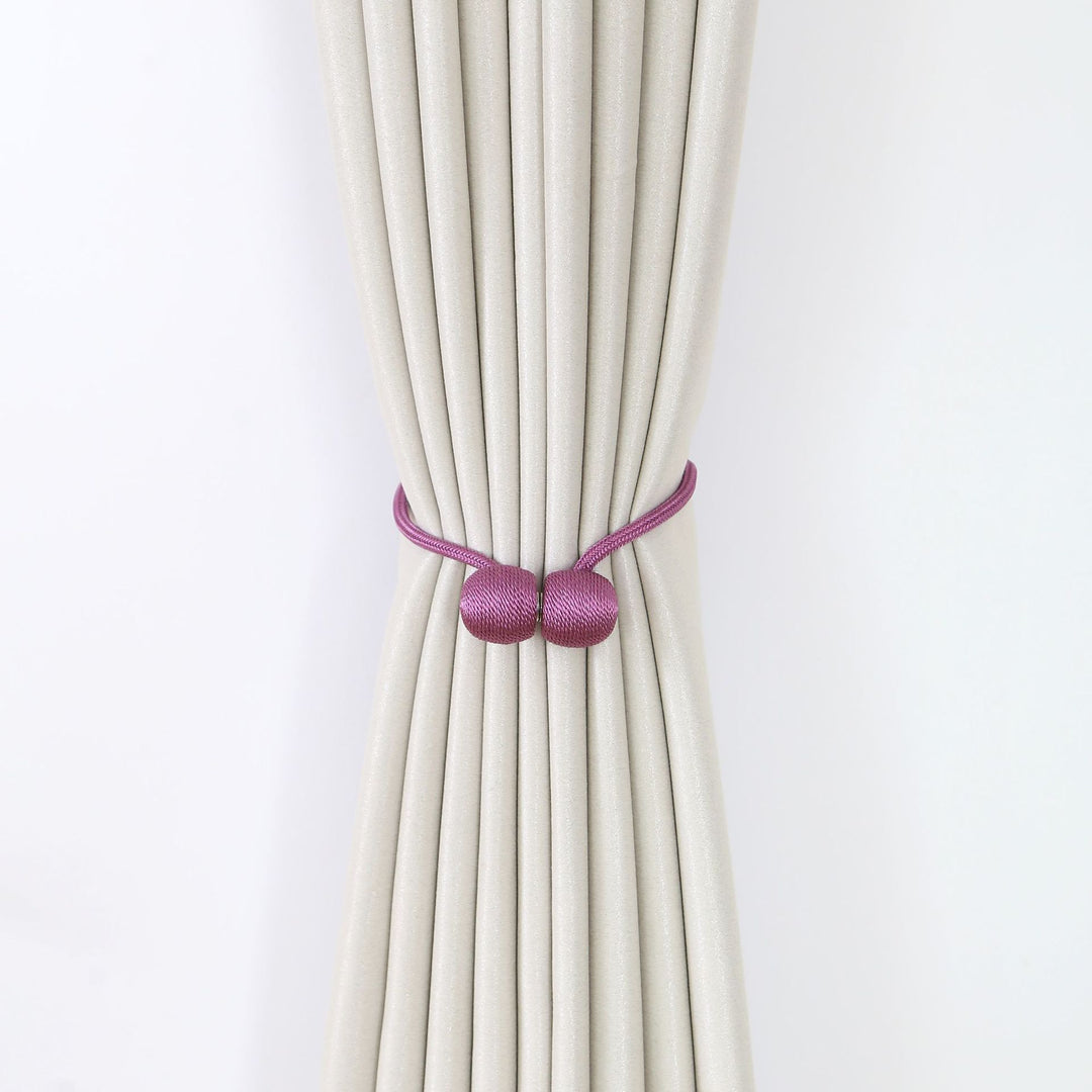 Decorative curtain tieback Bowlift