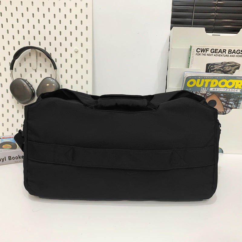 Sporty multifunctional duffle bag with sturdy outer pockets Bowlift