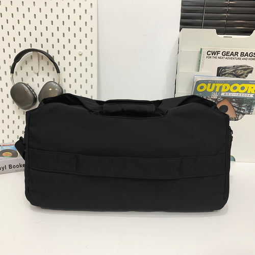 Sporty multifunctional duffle bag with sturdy outer pockets Bowlift
