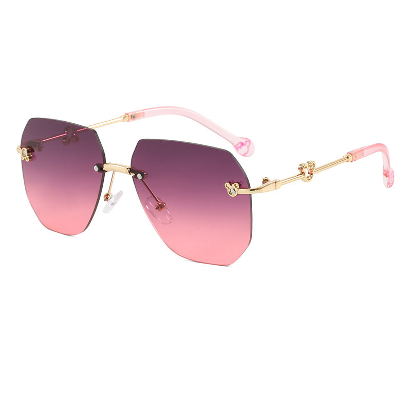 Ladies stylish oversized sunglasses with faceted frame Bowlift