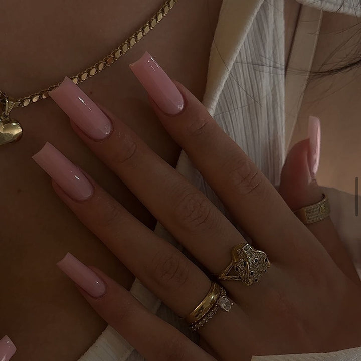 Artificial nail tips with high-gloss finish Bowlift