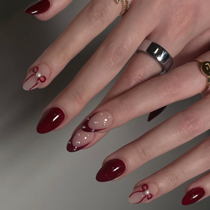 Elegant artificial nails with floral accents Bowlift