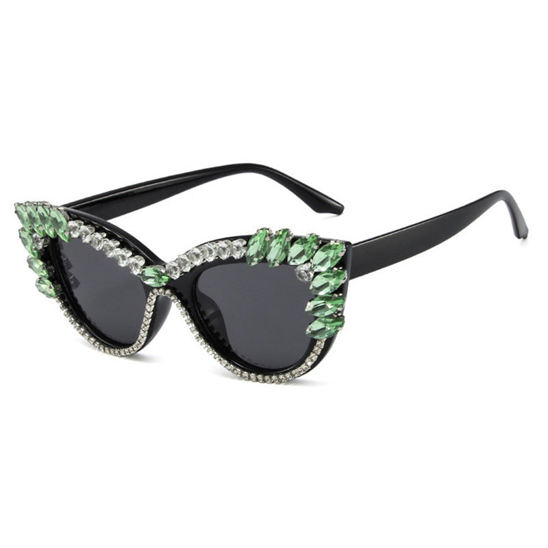 Ladies Glamorous Cat-Eye Sunglasses with Extravagant Crystal Decoration Bowlift
