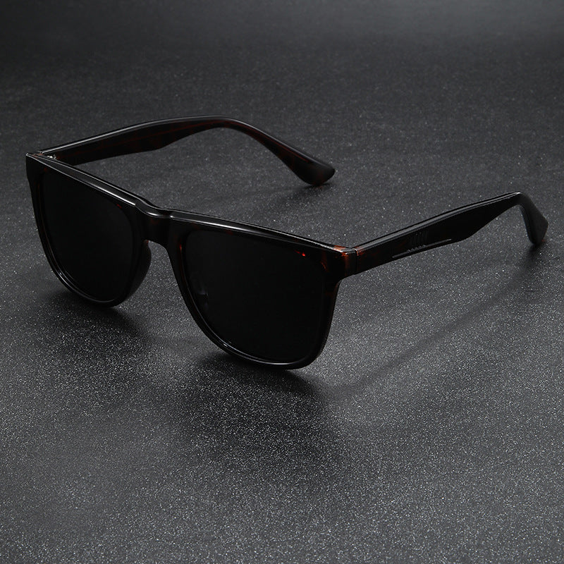 Women's sunglasses in striking vintage style Bowlift