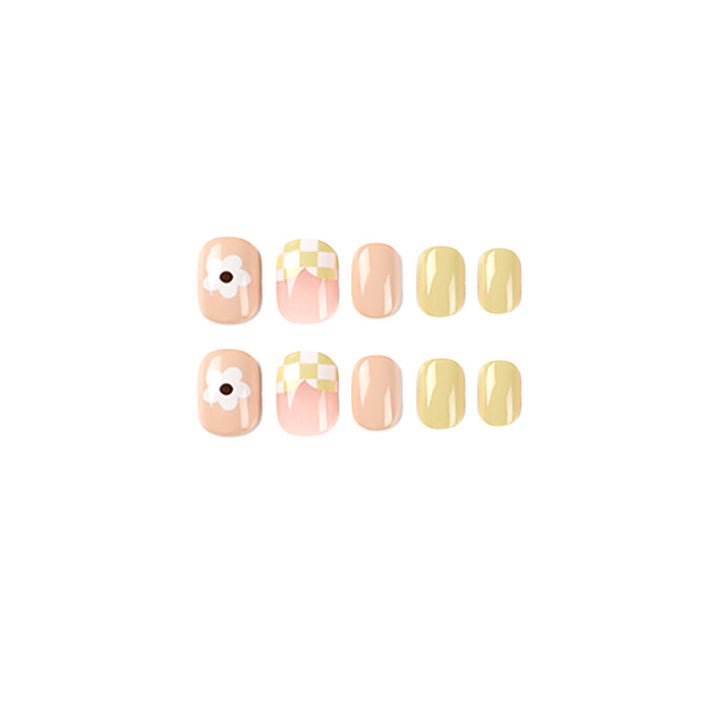 Artful nail art in modern design Bowlift
