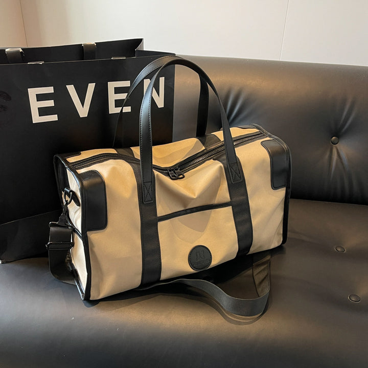 Sporty leisure duffel bag with durable material and adjustable shoulder strap Bowlift