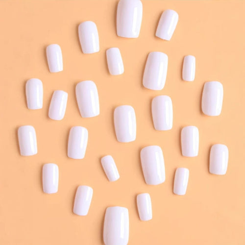 Artificial nail set with high-gloss finish and short design Bowlift