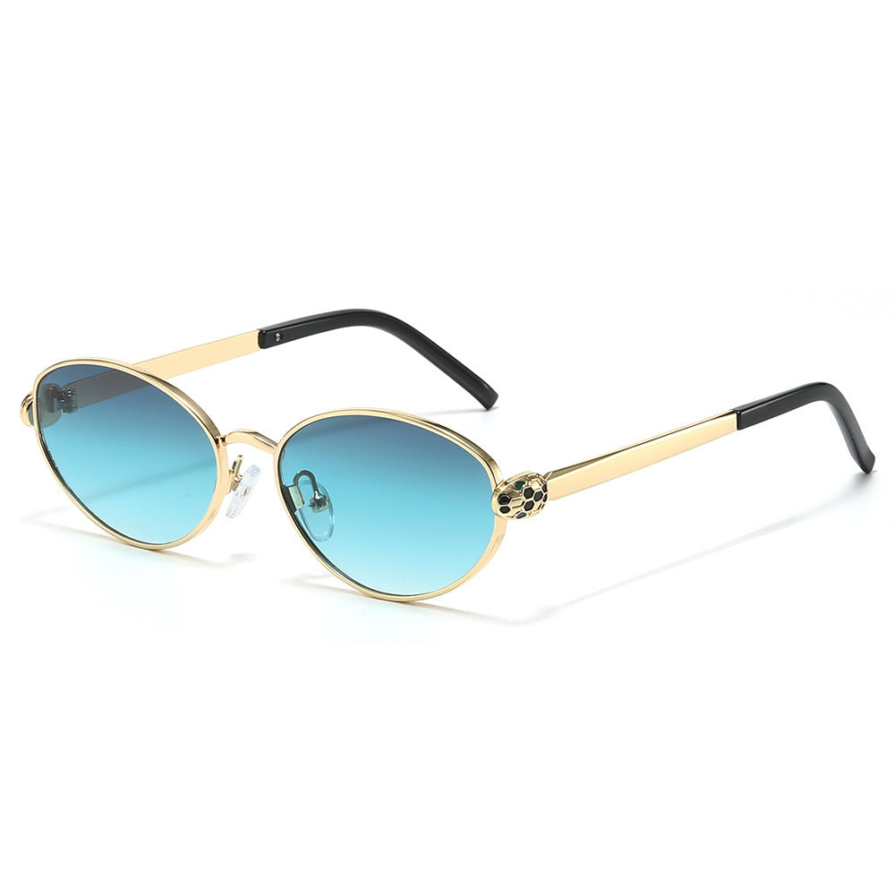 Chic Cat-Eye Sunglasses with Luxurious Gold Accents Bowlift