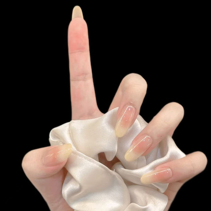 Artificial Nails in Elegant Ombre Design Bowlift