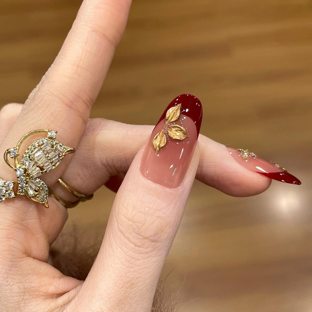 Artificial nails with luxurious flower and glitter elements Bowlift