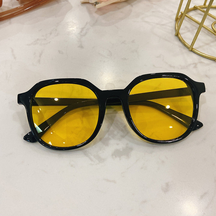 Fashionable Oversized Sunglasses with Square Frame Bowlift