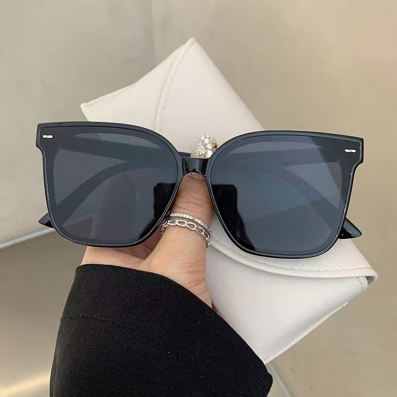 Ladies stylish sunglasses with a fashionable highlight Bowlift