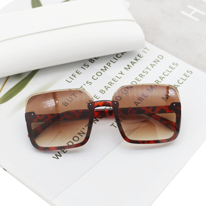 Women’s square sunglasses with extravagant leopard pattern Bowlift