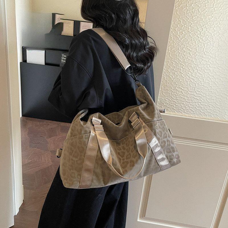 Lightweight Weekend Duffle Bag Bowlift