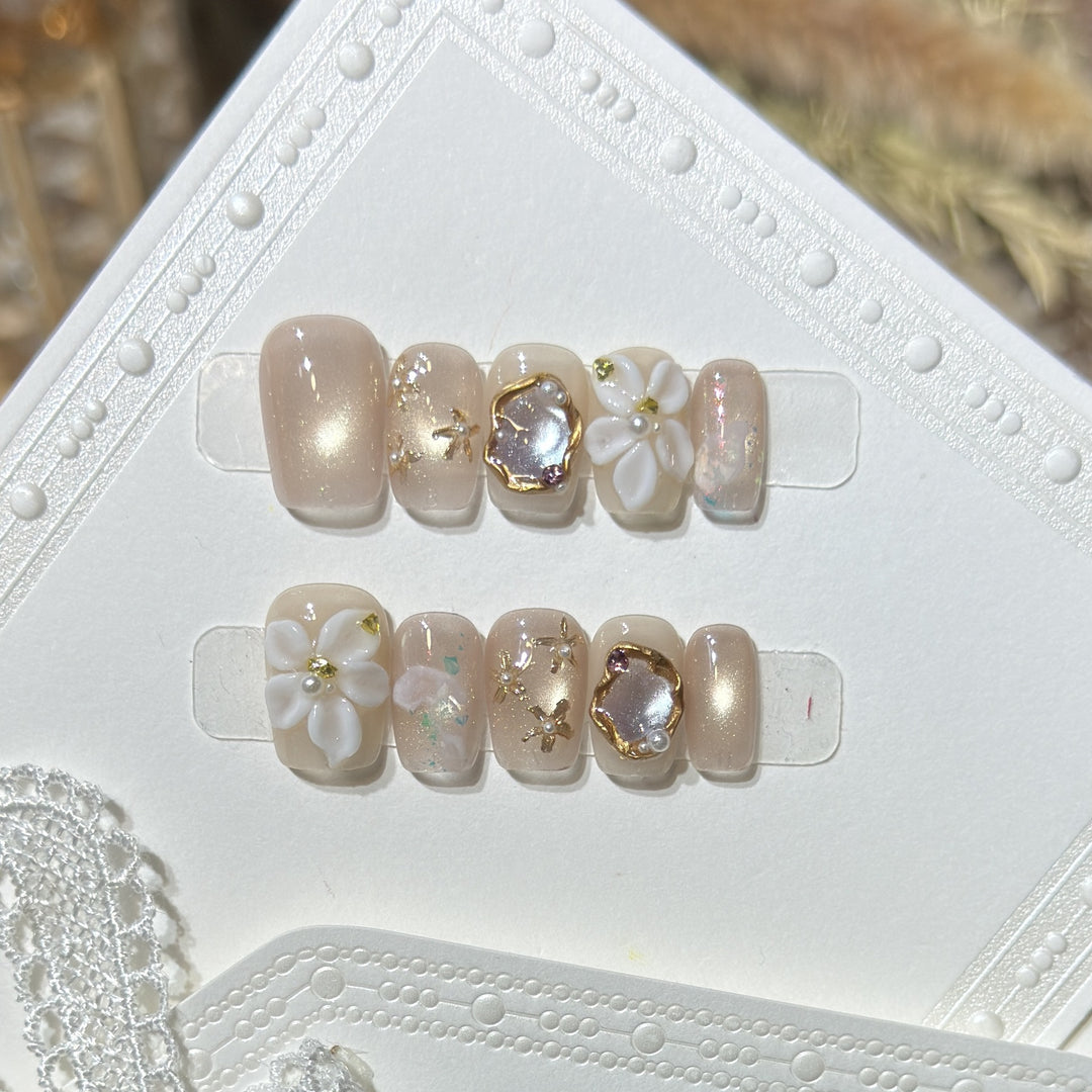 Themed Press-On Nail Art Set with Hello Kitty Designs Bowlift