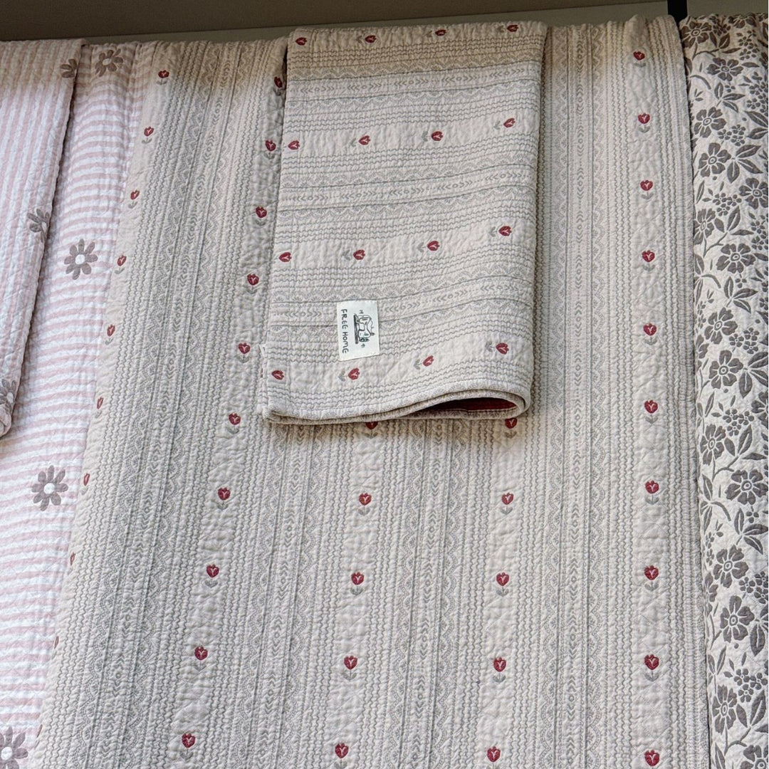 Ladies cuddly blanket with cute horse motif Bowlift