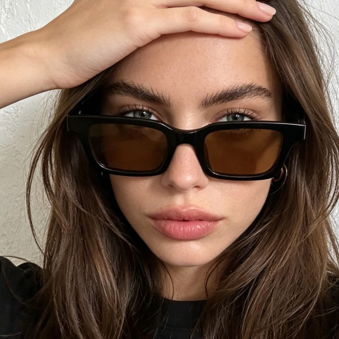 Women's stylish sunglasses in urban design Bowlift