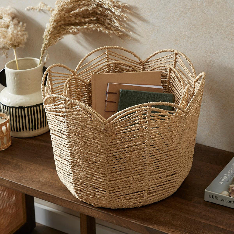 Handcrafted storage basket in leaf design Bowlift