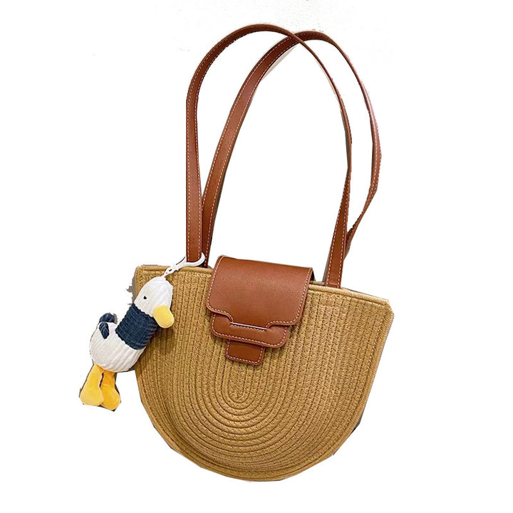 Fashionable Tote Bag Made of Woven Material with Playful Pendant Bowlift