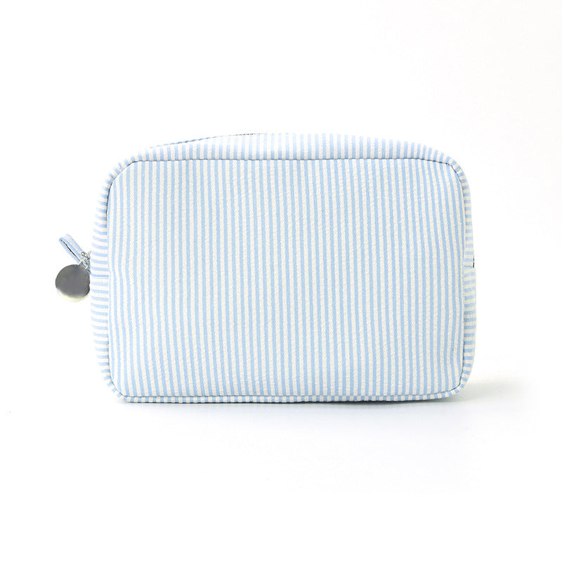 Cosmetic Organizer Bag Made of Textured Material Bowlift