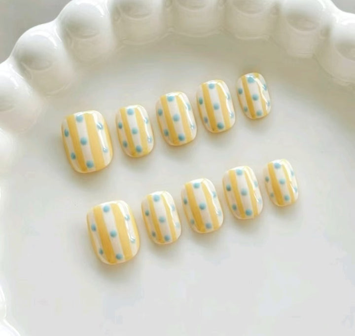 Trendy Graphic Nail Art Set Bowlift