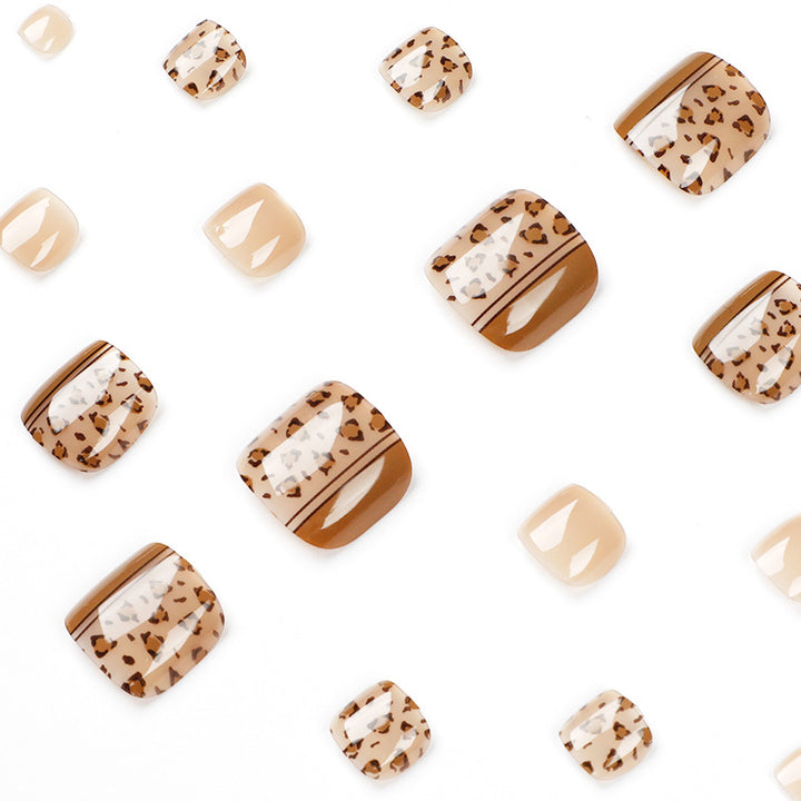 Artful toenail design with leopard pattern and modern lines Bowlift