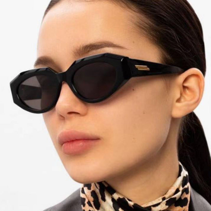Ladies Fashion Vintage Sunglasses in Distinctive Design Bowlift